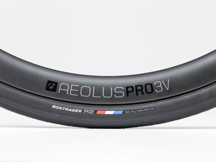 OPONA ROAD BONTRAGER R2 700X28c HCL